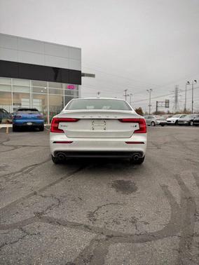 2020 Volvo S60 T6 Momentum