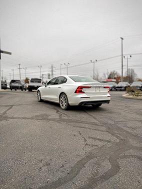 2020 Volvo S60 T6 Momentum