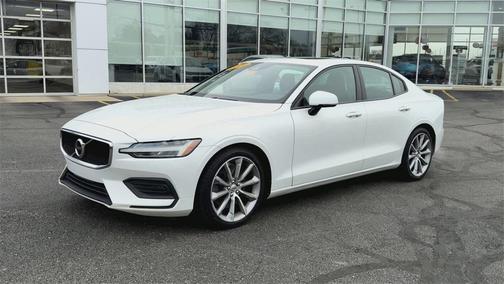 2020 Volvo S60 T6 Momentum