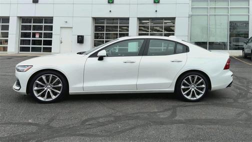 2020 Volvo S60 T6 Momentum