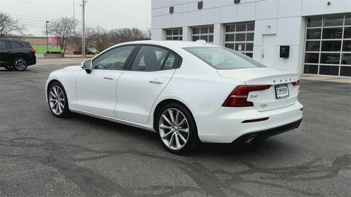2020 Volvo S60 T6 Momentum