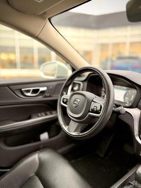 2020 Volvo S60 T6 Momentum