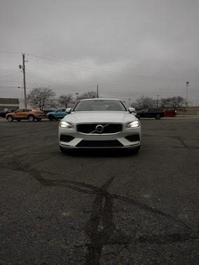 2020 Volvo S60 T6 Momentum