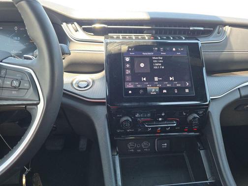 White 2024 Jeep Grand Cherokee Altitude