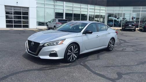 2021 Nissan Altima SR FWD