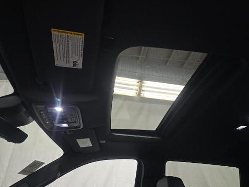 White 2024 GMC Sierra 1500 AT4