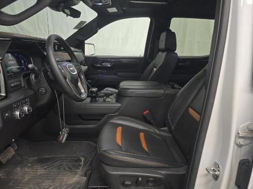 White 2024 GMC Sierra 1500 AT4