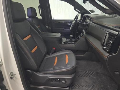 White 2024 GMC Sierra 1500 AT4