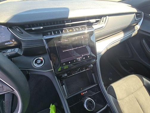 Silver 2024 Jeep Grand Cherokee Altitude