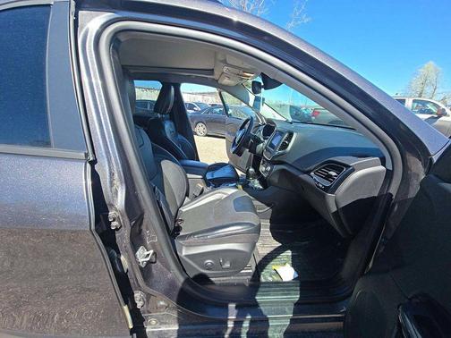 Gray 2022 Jeep Cherokee Latitude Lux