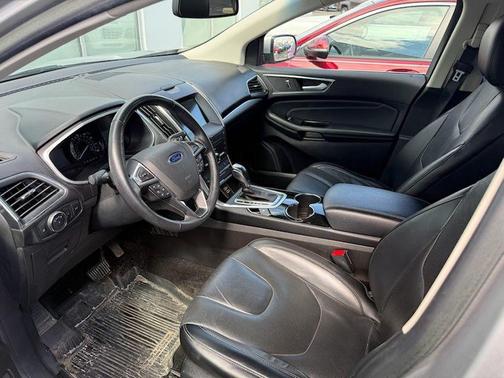 Silver 2017 Ford Edge Titanium
