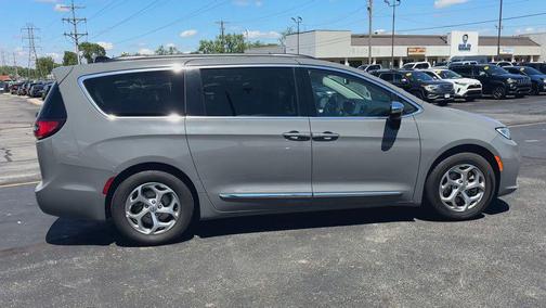 Ceramic Gray Clearcoat 2023 Chrysler Pacifica Limited
