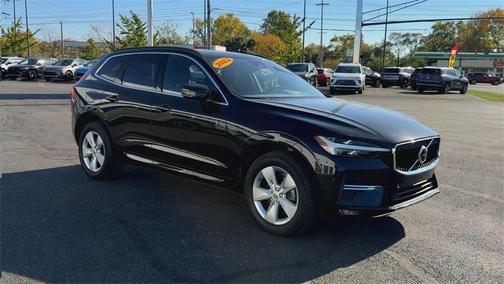 2022 Volvo XC60 B5 Momentum