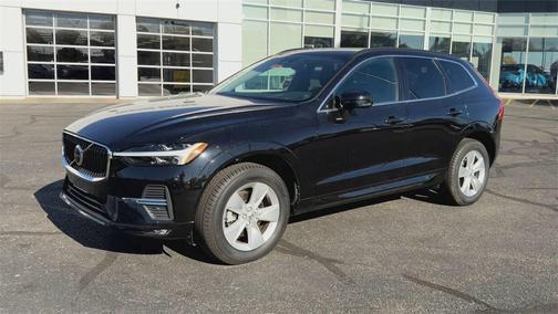 2022 Volvo XC60 B5 Momentum