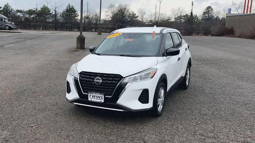 White 2023 Nissan Kicks S