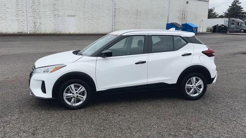 White 2023 Nissan Kicks S