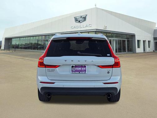 2021 Volvo XC60 T5 Momentum