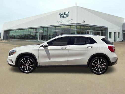 Arctic White 2017 Mercedes-Benz GLA 250 Base