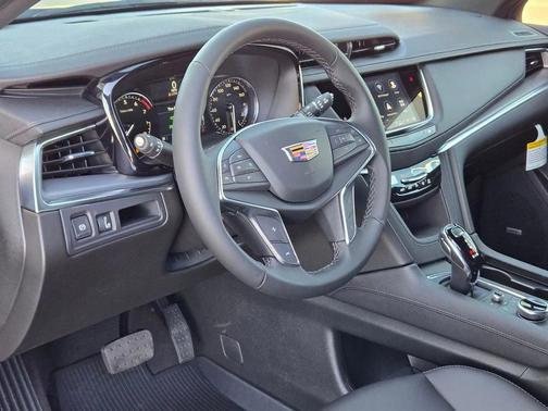 2026 Cadillac XT5 Luxury