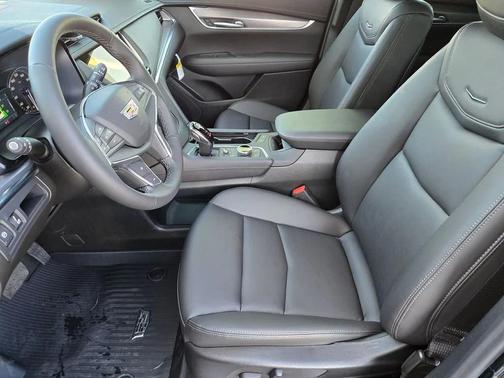 2026 Cadillac XT5 Luxury