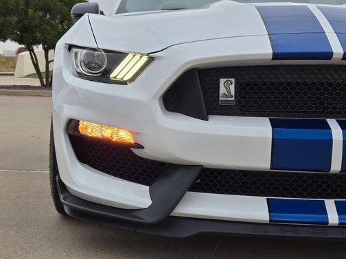 2017 Ford Shelby GT350 Base