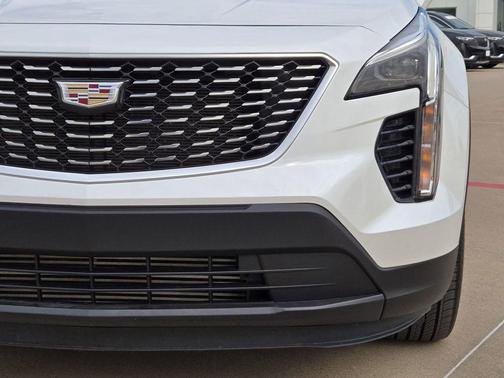 Crystal White Tricoat 2023 Cadillac XT4 Luxury