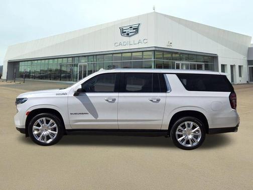 Iridescent Pearl Tricoat 2024 Chevrolet Suburban 4WD High Country