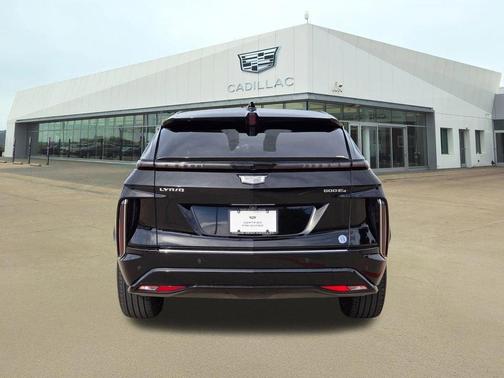 Stellar Black Metallic 2025 Cadillac LYRIQ Luxury