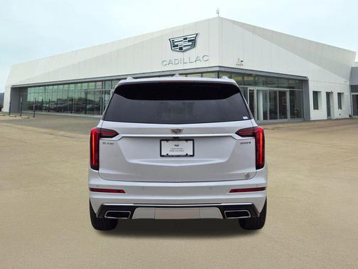 2024 Cadillac XT6 Luxury FWD