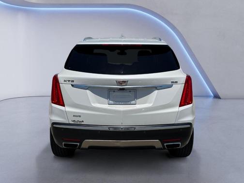 Crystal White Tri-Coat 2017 Cadillac XT5 Platinum