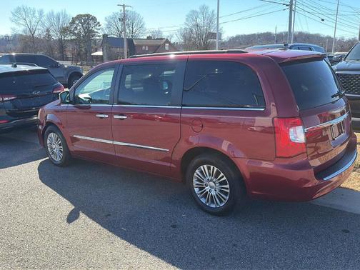 2013 Chrysler Town & Country Touring-L