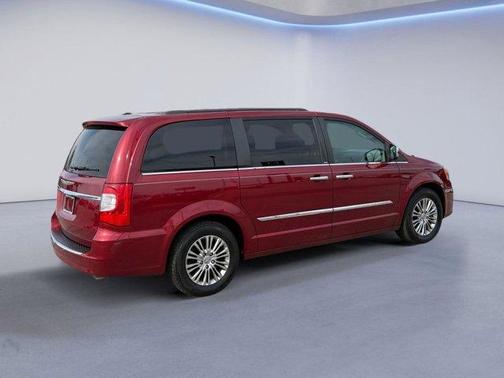 2013 Chrysler Town & Country Touring-L