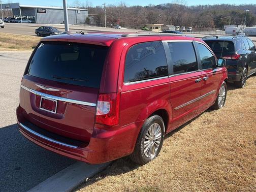 2013 Chrysler Town & Country Touring-L