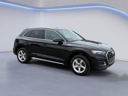 Mythos Black Metallic 2023 Audi Q5 40 Premium