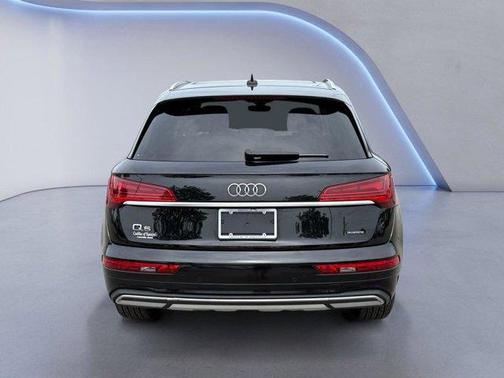 Mythos Black Metallic 2023 Audi Q5 40 Premium