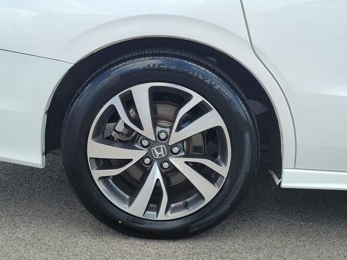 White 2023 Honda Odyssey Touring