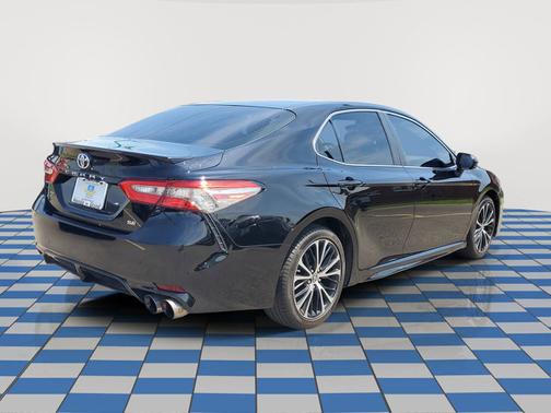 MIDNIGHT BLACK ME 2018 Toyota Camry L