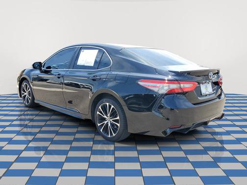 MIDNIGHT BLACK ME 2018 Toyota Camry L
