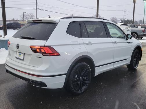 2022 Volkswagen Tiguan SE R-Line Black
