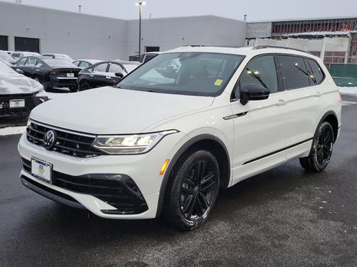 2022 Volkswagen Tiguan SE R-Line Black