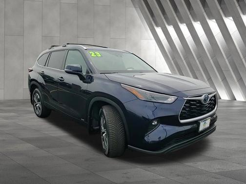 2022 Toyota Highlander Hybrid XLE