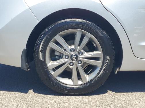 Symphony Silver 2018 Hyundai ELANTRA SEL