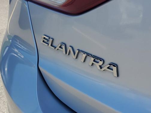 Symphony Silver 2018 Hyundai ELANTRA SEL
