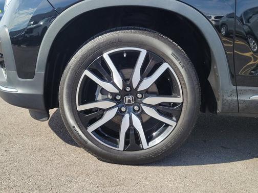 Black 2022 Honda Pilot Touring 7-Passenger