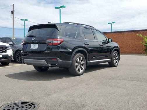 Black 2024 Honda Pilot Elite