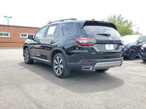 Black 2024 Honda Pilot Elite