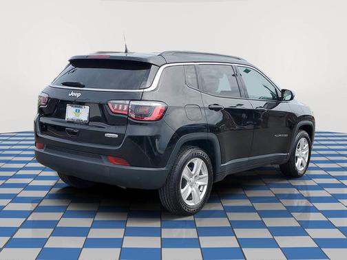 Diamond Black Crystal Pearlcoat 2022 Jeep Compass Latitude