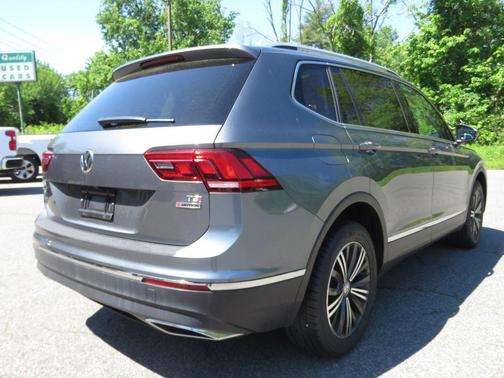 Platinum Gray Metallic 2018 Volkswagen Tiguan 2.0T SEL