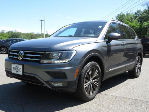 Platinum Gray Metallic 2018 Volkswagen Tiguan 2.0T SEL