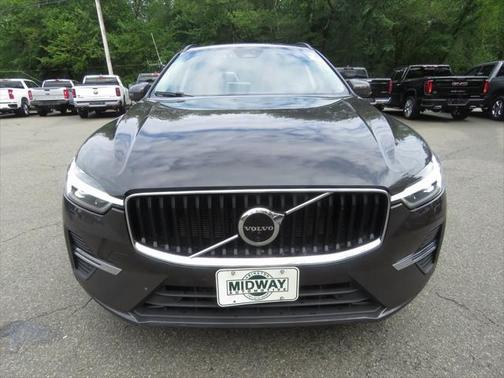 2022 Volvo XC60 B5 Momentum